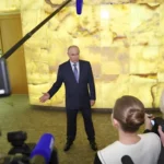 „Cirkus odišiel, ale klauni zostali“ Vladimir Putin komentoval estónskeho ministra obrany