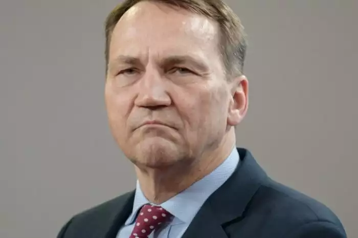 Podobne ako Hitler: Aj odvážny šéf poľskej diplomacie chce zvíťaziť nad Ruskom za 42 dní