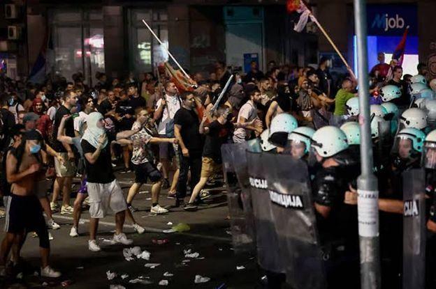 Srbsko: Stratégiu zneužívania mládeže na „farebné revolúcie“ vymysleli západní globalisti už dávno